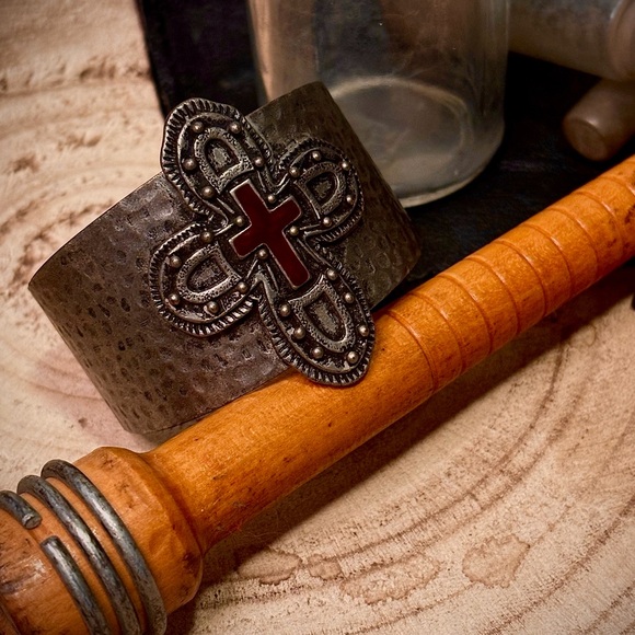 ⚙️3For$30⚙️ NEW Western Hammered Cross Cuff Bracelet - Picture 5 of 5